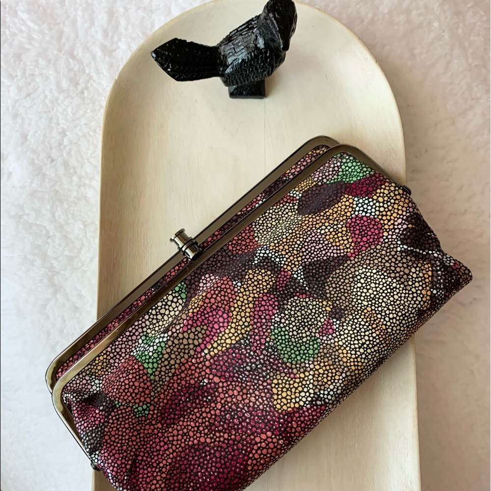 NOW OR NEVER! 👋 HOBO Lauren Clutch 🌟 NWT 🌟